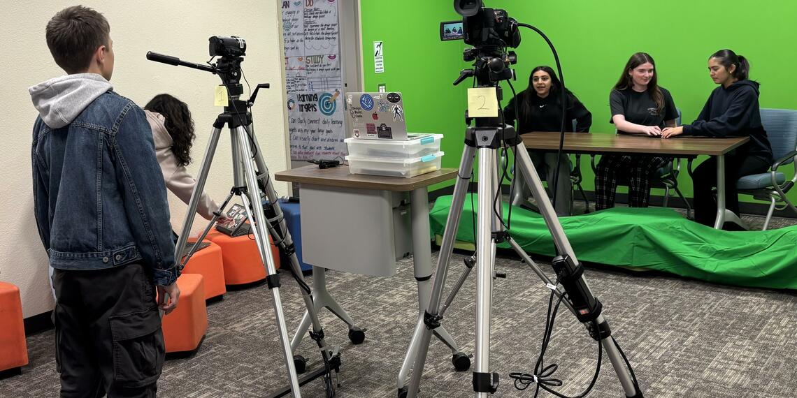 Students filming in the CSI dStudio.